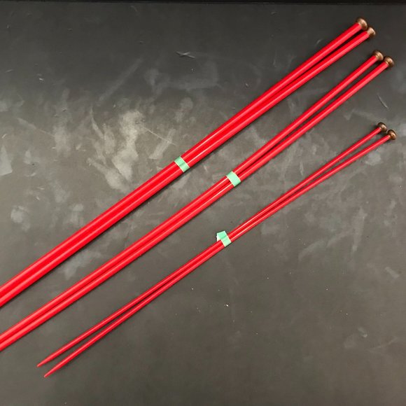 Knitting items (needles, bobbins, gauge, yarn holders) - Picture 5 of 14